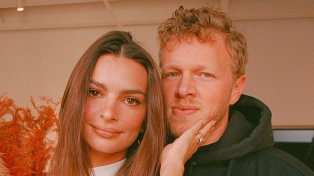 emily-ratajkowski-sebastian-q&a