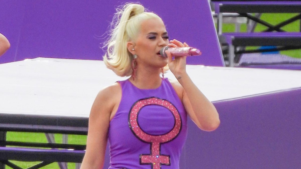 katy-perry-baby-bump-purple-dress-womens-cricket-final