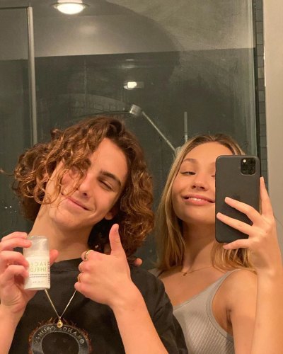 maddie-ziegler-boyfriend-selfie-in-quarantine