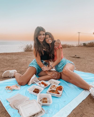 Bachelor's Madison Prewett and Hannah Ann Sluss Have Picnic Together