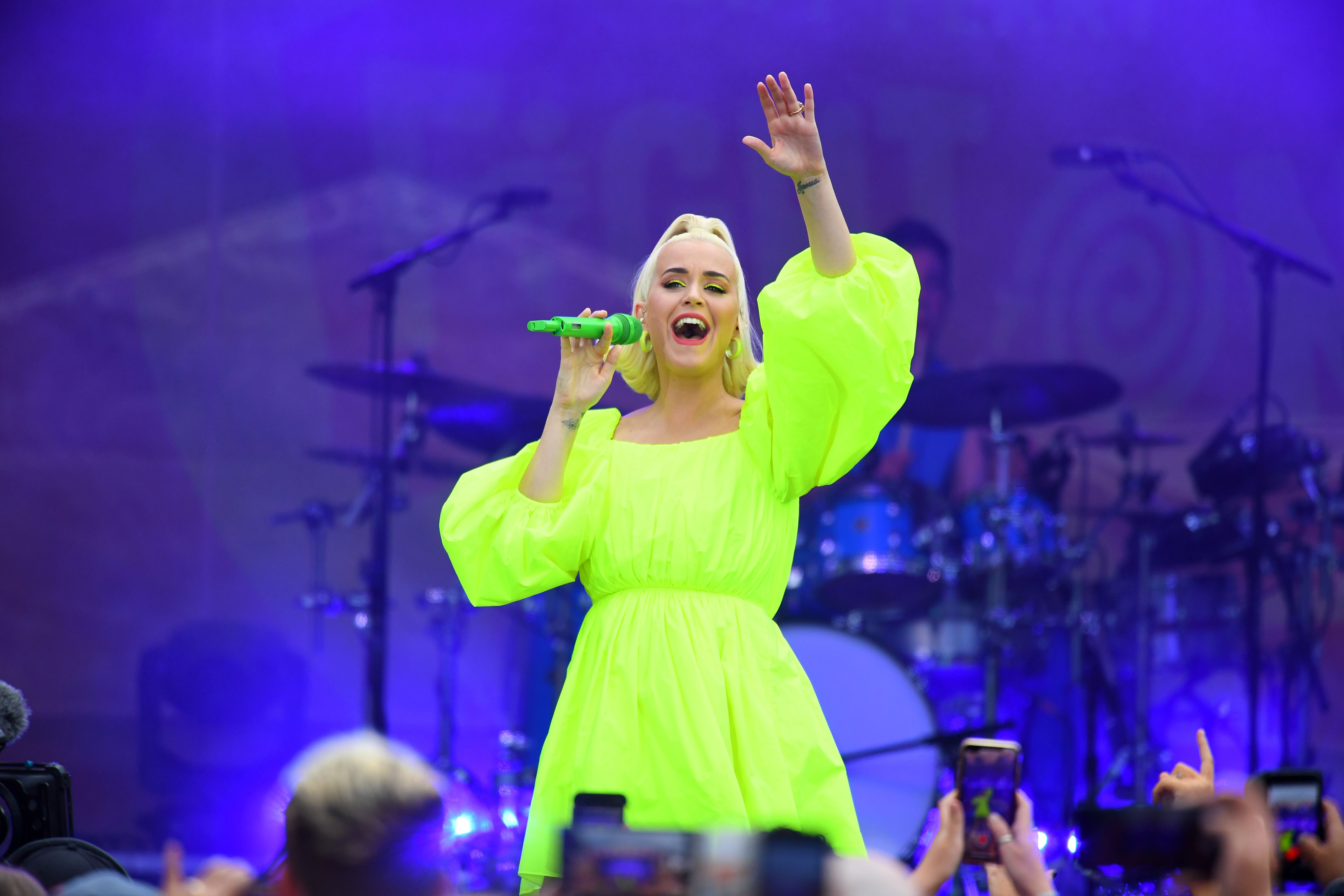 Katy Perry Neon Green Dress Baby Bump