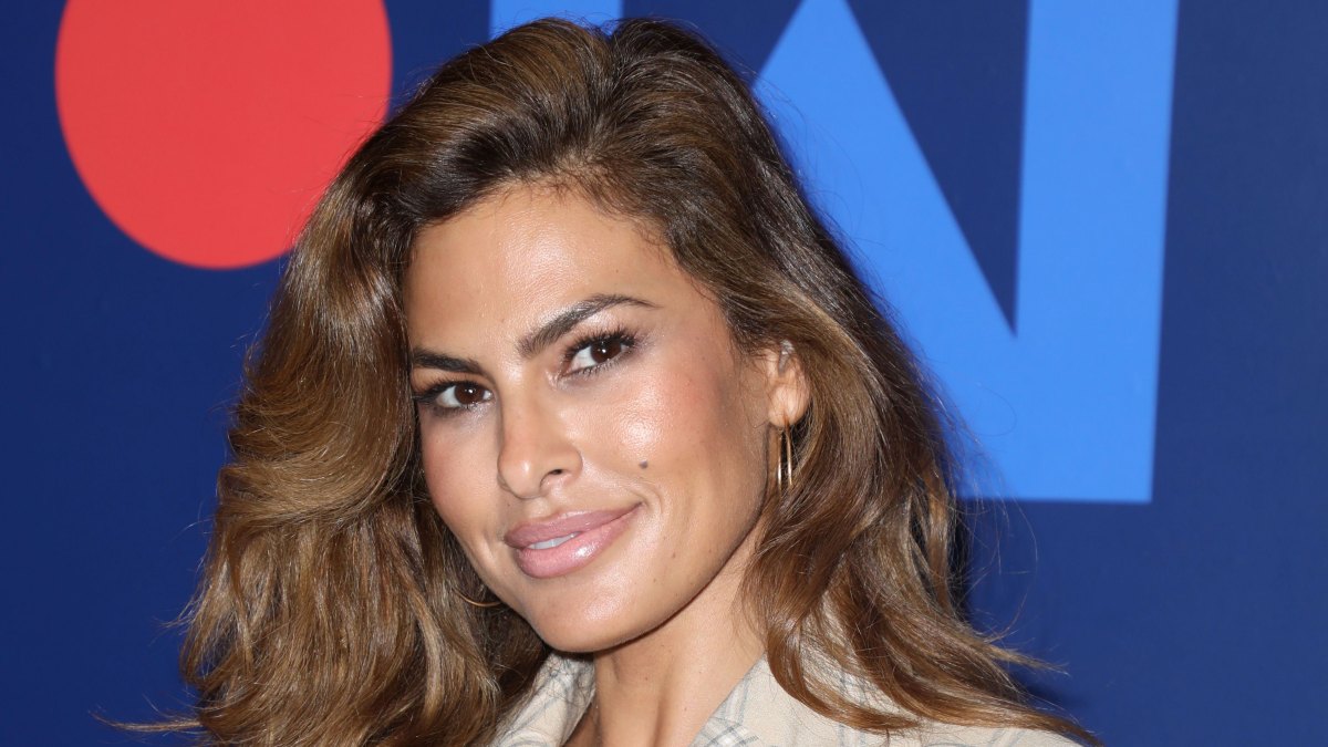 Eva Mendes Smiles in Tan Checkered Blazer with Cheetah Print Belt