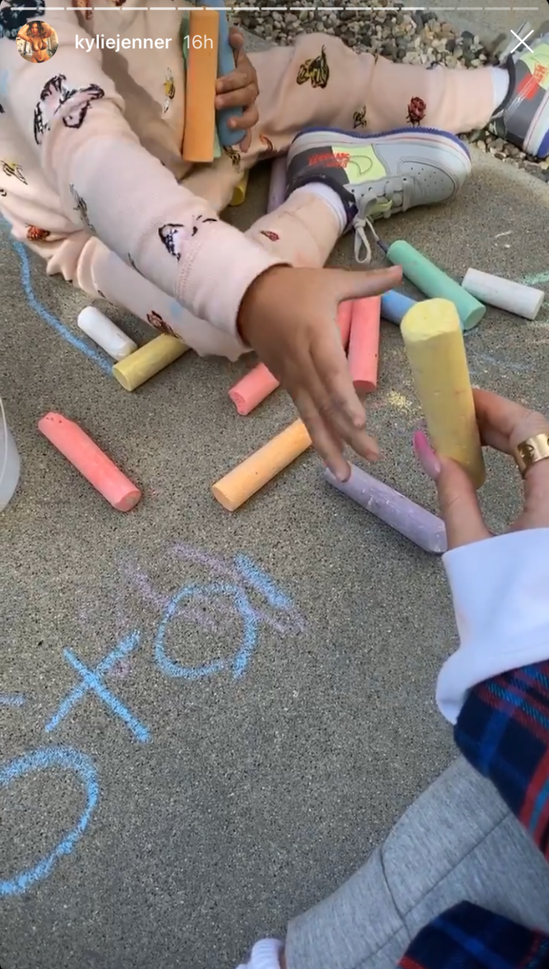 stormi-wont-let-kylie-play-sidewalk-chalk