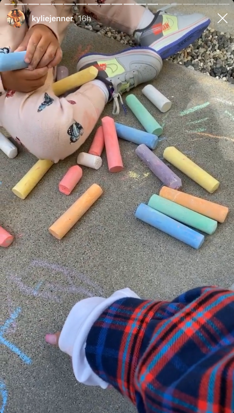 stormi-wont-let-kylie-play-sidewalk-chalk