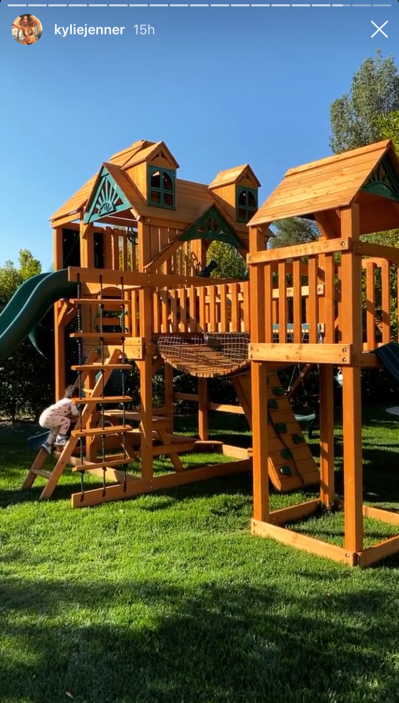 stormi-wont-let-kylie-play-sidewalk-chalk