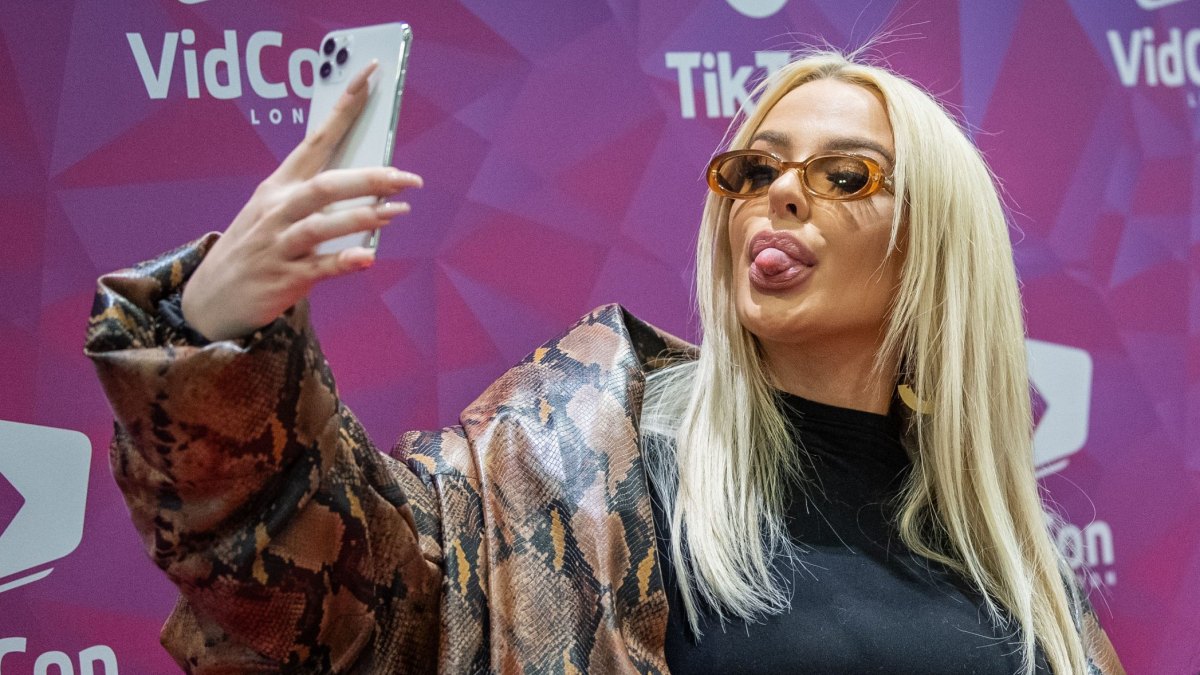 tana-mongeau-self-isolation-quarantine