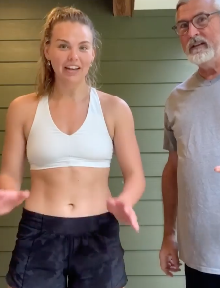 hannah-showing-dad-the-woah