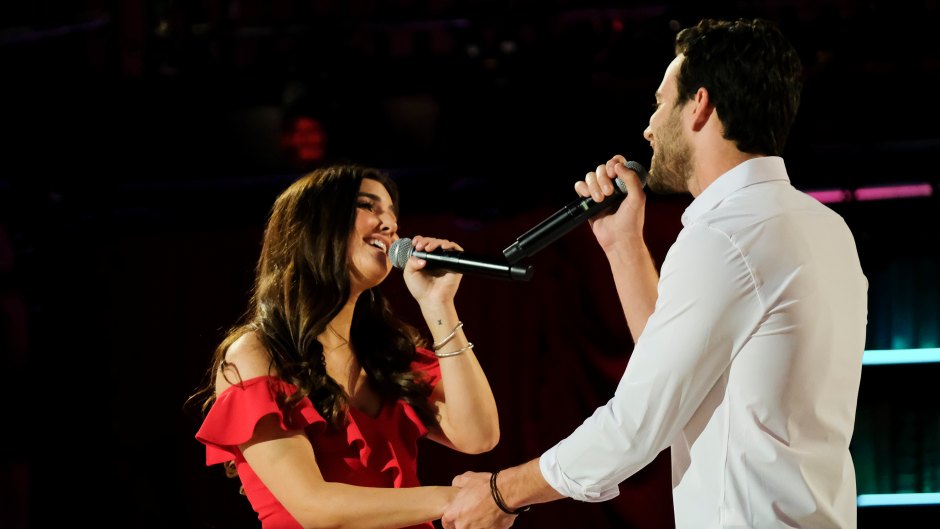 Trevor and Jamie Hold Hands and Sing on Stage During The Bachelor Listen to Your Heart