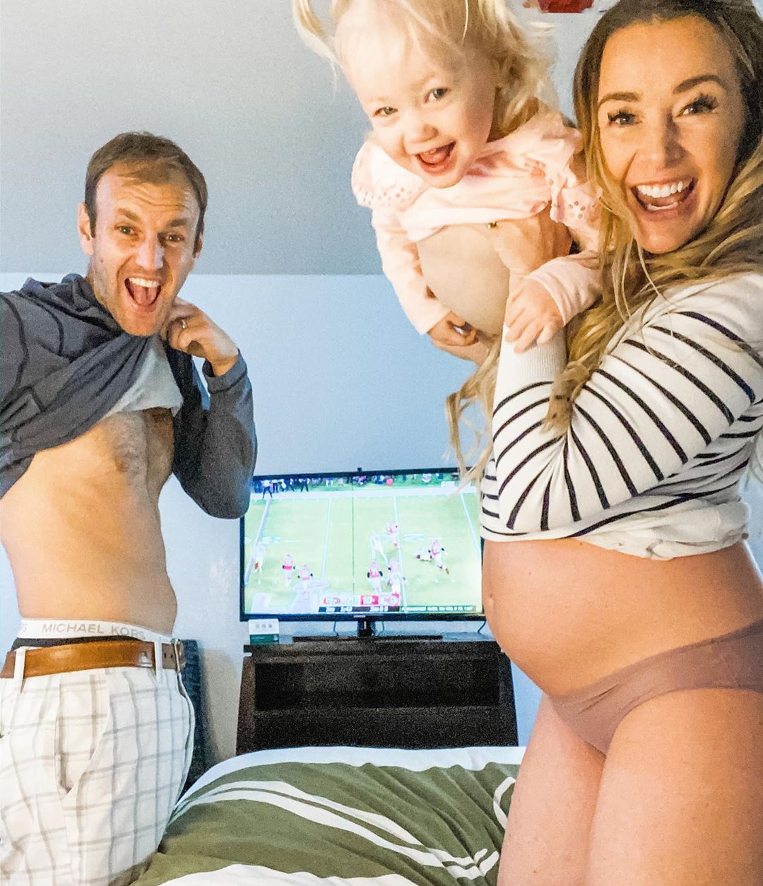 Married at First Sight&nbsp;couple&nbsp;Jamie Otis&nbsp;and&nbsp;Doug Hehner Show Off Their Bellies While Pregnant With Henley