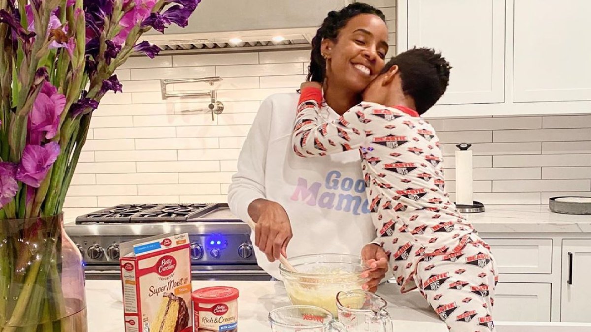 kelly-rowland-baking-with-son-titan