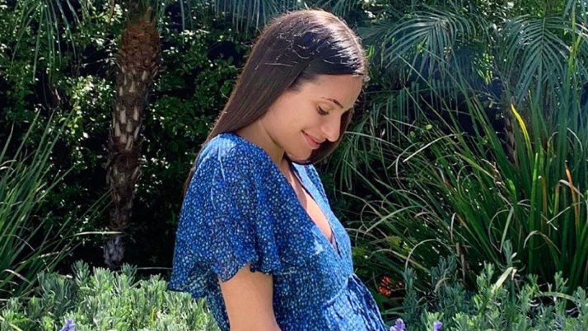 lea-michele-confirms-pregnancy-baby-bump-photo