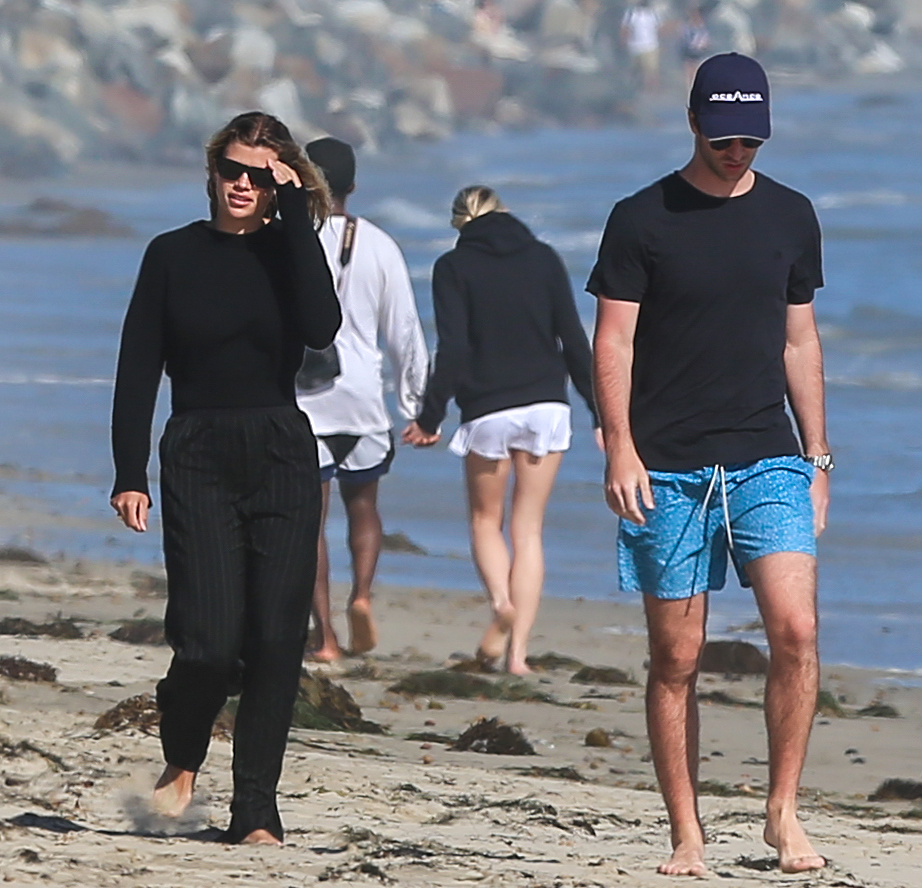 sofia-richie-malibu-beach-friends-post-scott-disick-rehab