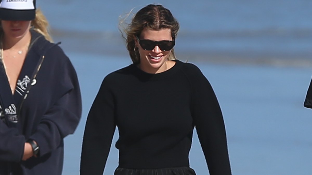 sofia-richie-malibu-beach-friends-post-scott-disick-rehab