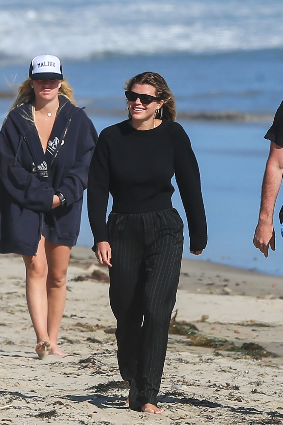 sofia-richie-malibu-beach-friends-post-scott-disick-rehab