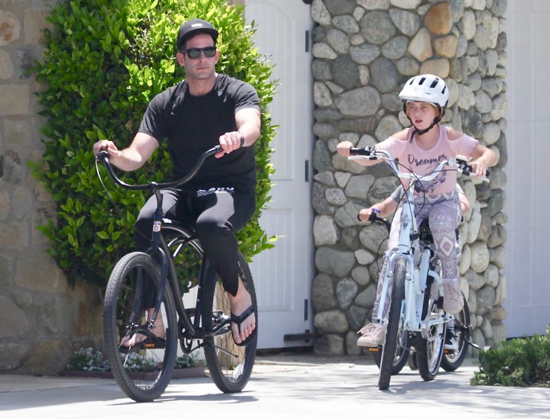 tarek-el-moussa-heather-rae-young-kids-bike-ride