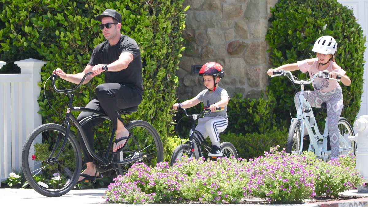tarek-el-moussa-heather-rae-young-kids-bike-ride