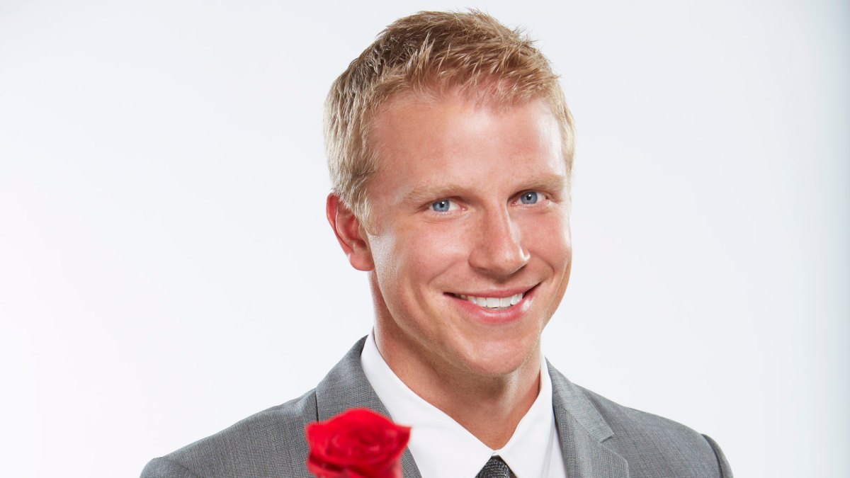 Bachelor Sean Lowe Holds Rose for Season 17