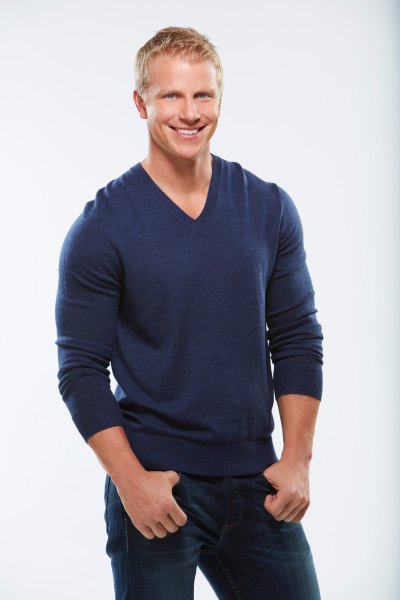 Sean Lowe Wears Blue Sweater and Smiles for Bachelor headshot