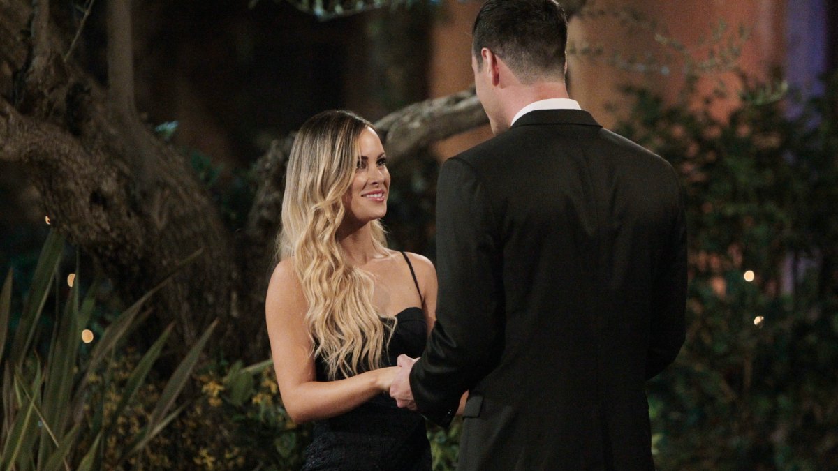 Bachelor Ben Higgins and Amanda Stanton on Night 1 The Bachelor Limo Entrance
