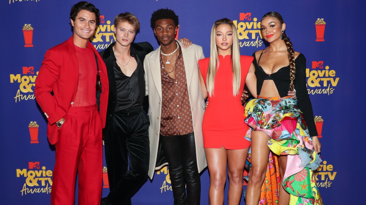 Who's Dating Who? Find Out Which 'Outer Banks' Cast Members Are Single and Taken!