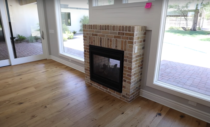 Bachelor Arie Luyendyk and Lauren Burnham House Tour Fireplace