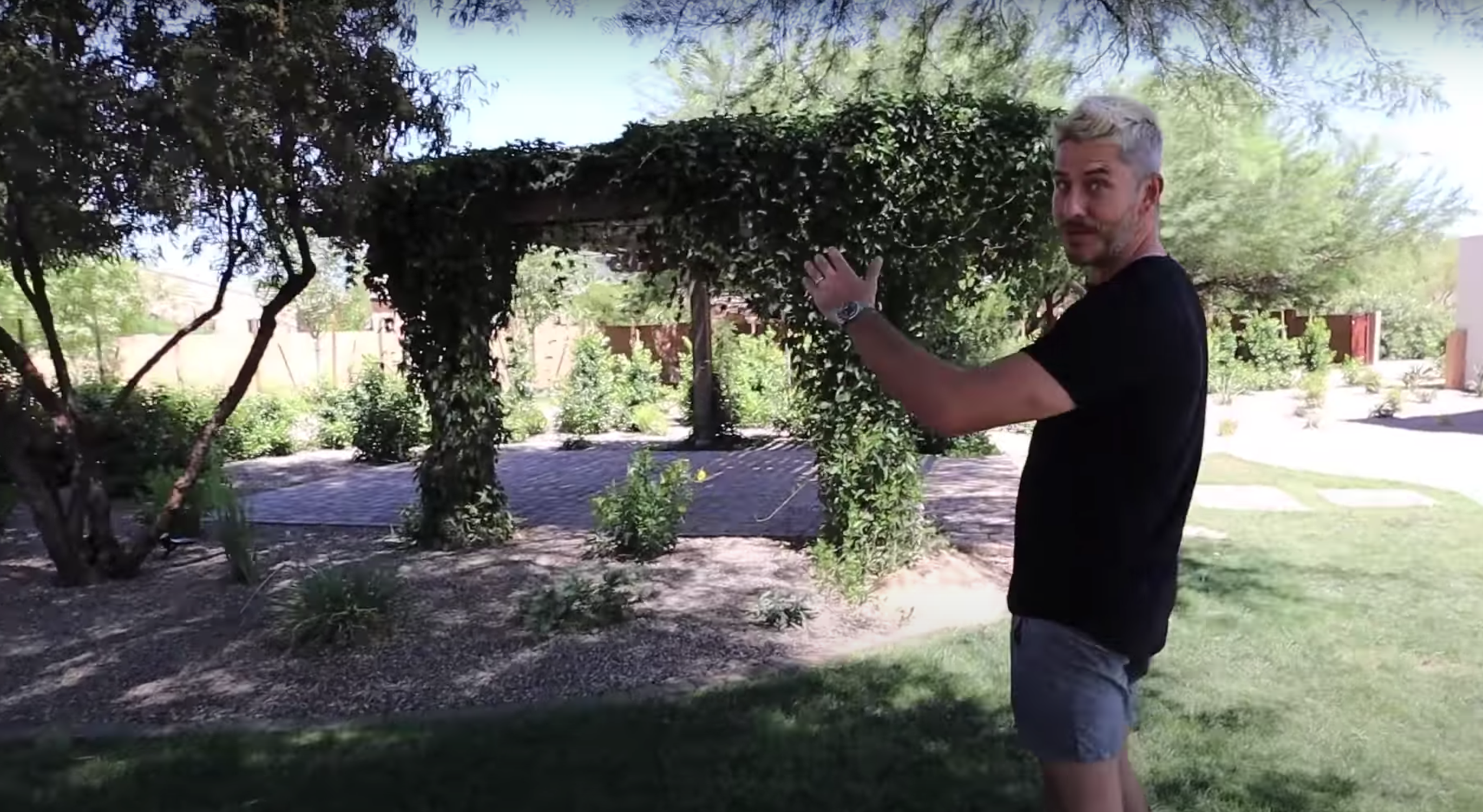 Bachelor Arie Luyendyk and Lauren Burnham House Tour Backyard