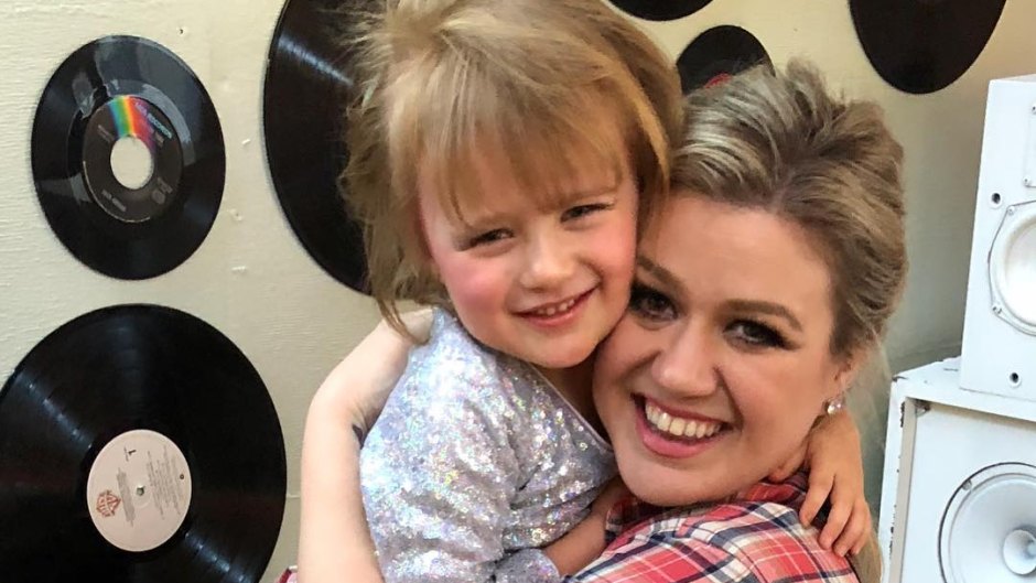 Kelly Clarkson Hugs Daughter River Rose