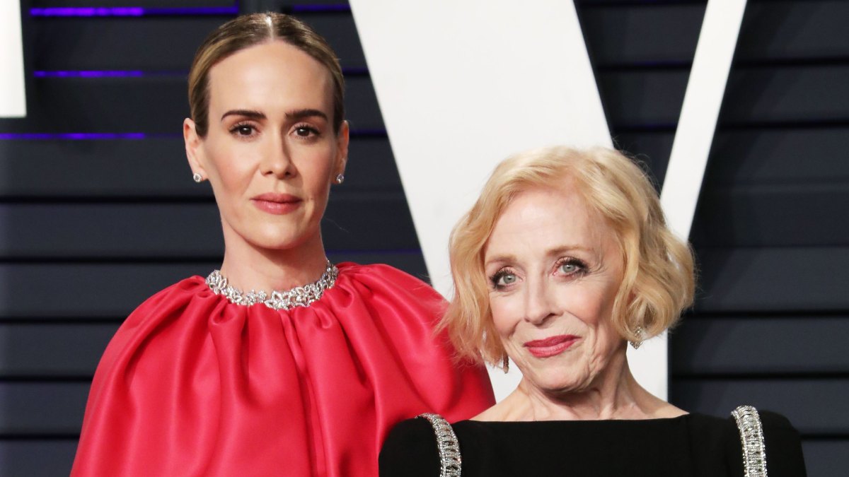 Sarah Paulson and Holland Taylor’s Cutest Photos as a Couple, Relationship Timeline