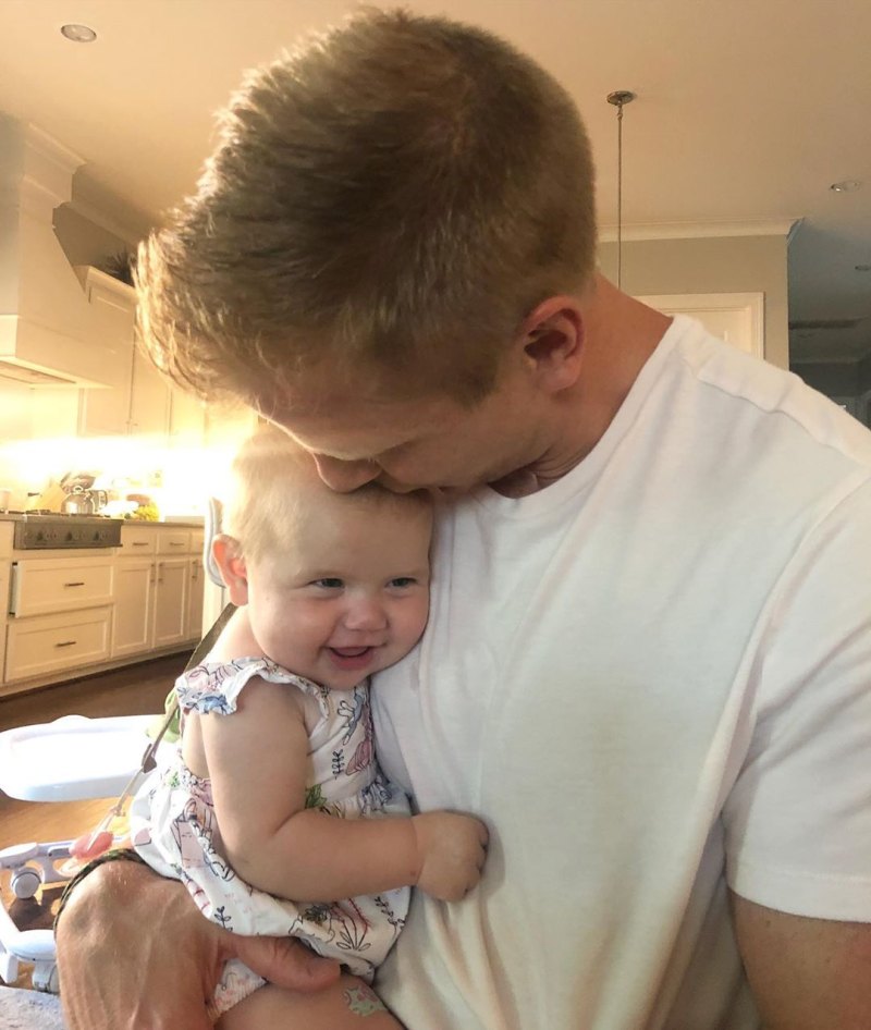 sean lowe kisses baby mia