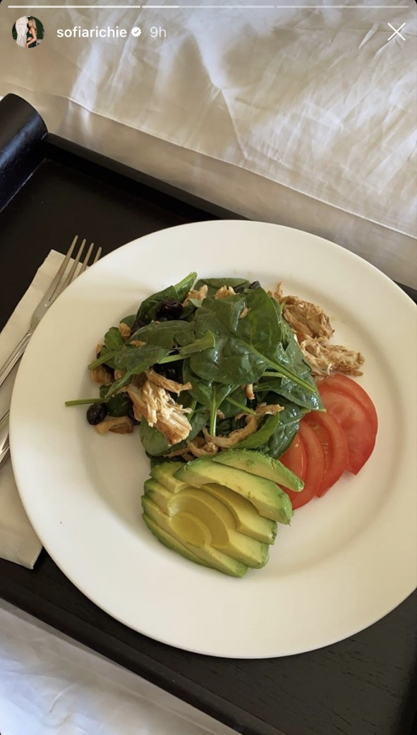 sofia-richie-food-diet-salad-avocado