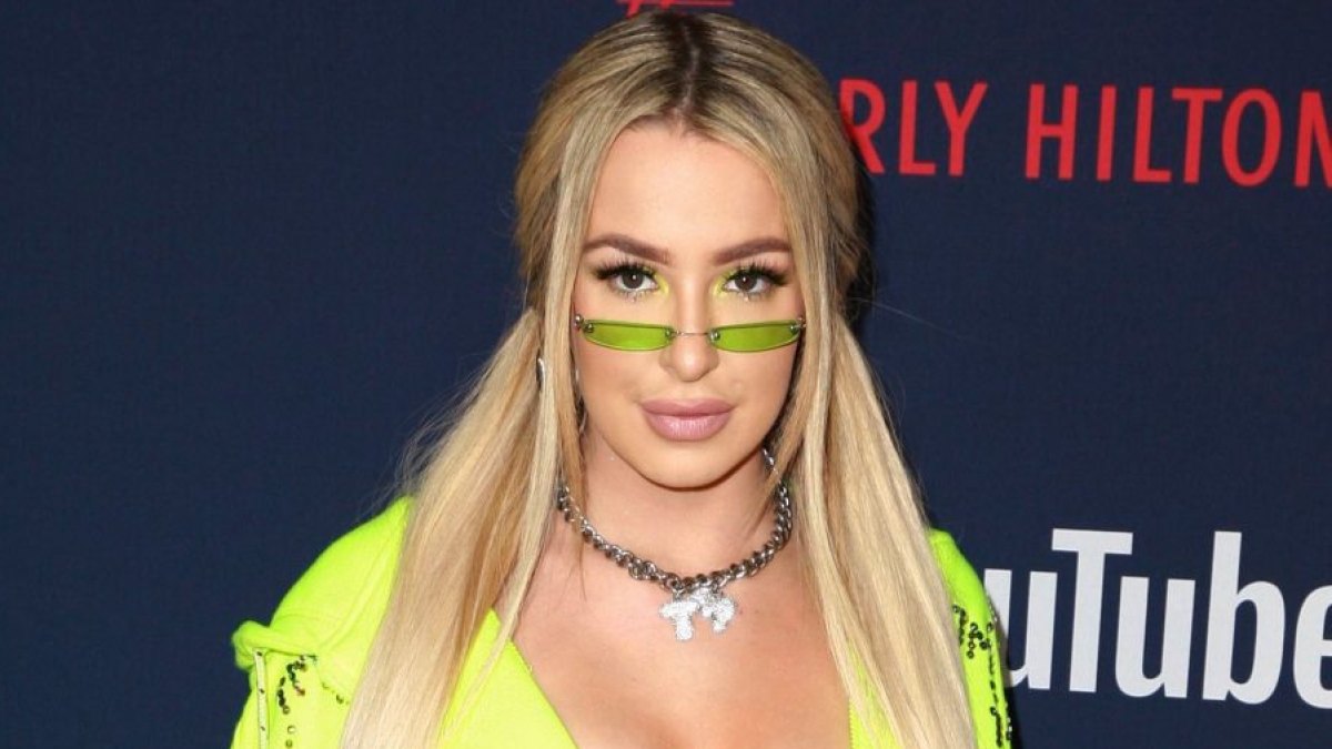 tana-mongeau-pansexual