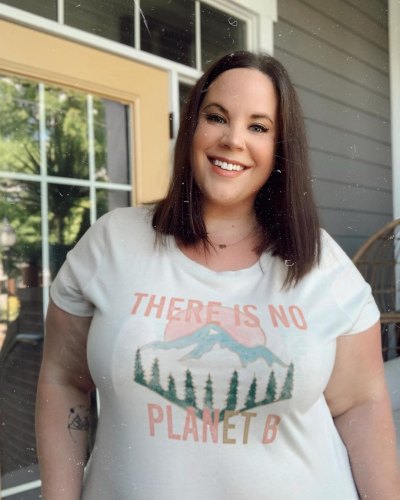 My Big Fat Fabulous Life Star Whitney Way Thore With Short Hair Smiles in Tshirt