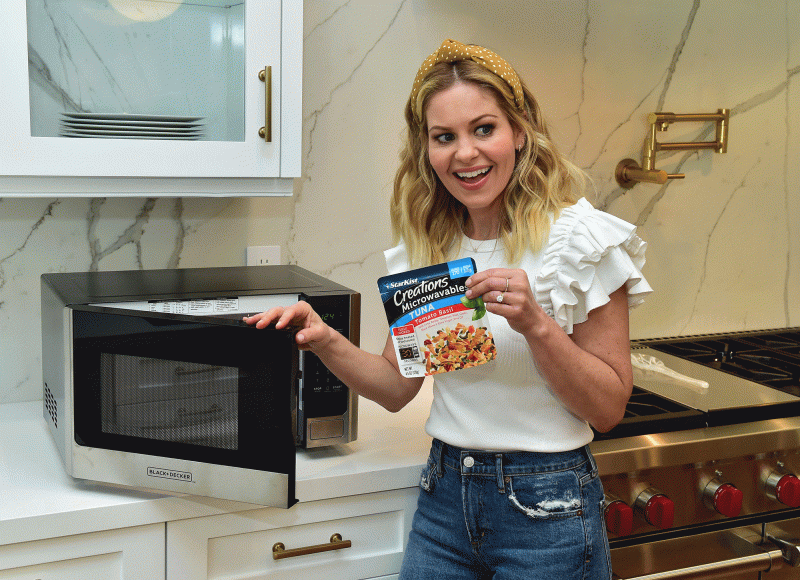 Candace-Cameron-Bure-gets-protein-grains-veggies-all-in-one-new-StarKist-Creations-Microwavables-pouches