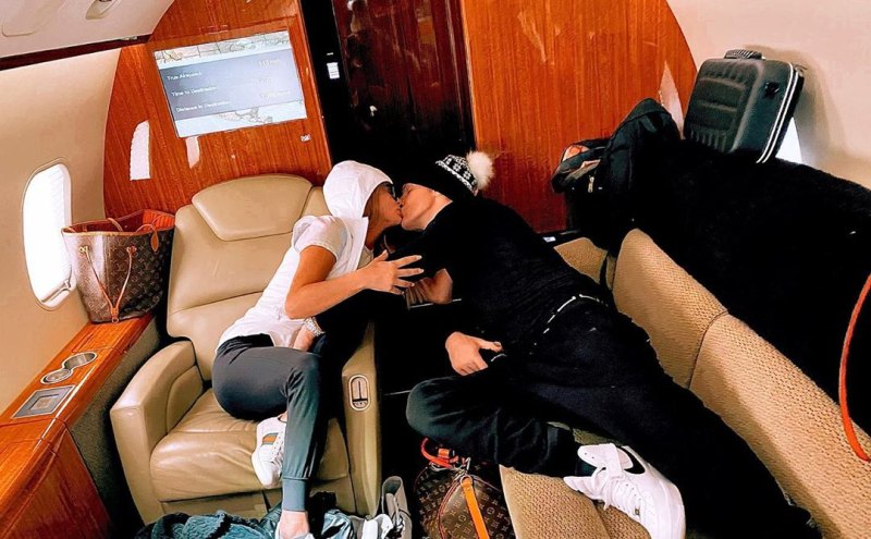 Juliette Porter and Sam Logan Kiss on Private Plane