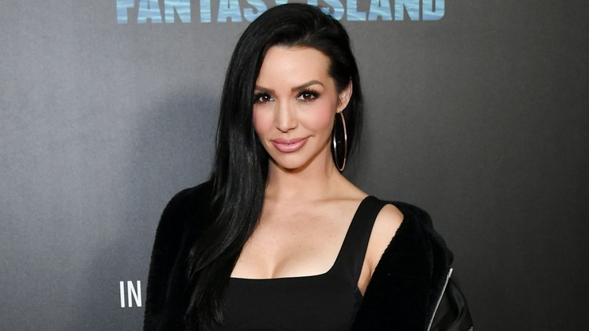 scheana-marie-flaunts-tummy-after-pregnancy-rumor
