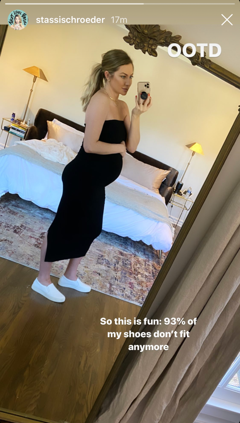 stassi-schroeder-baby-bump-ootd-black-bodycon-dress