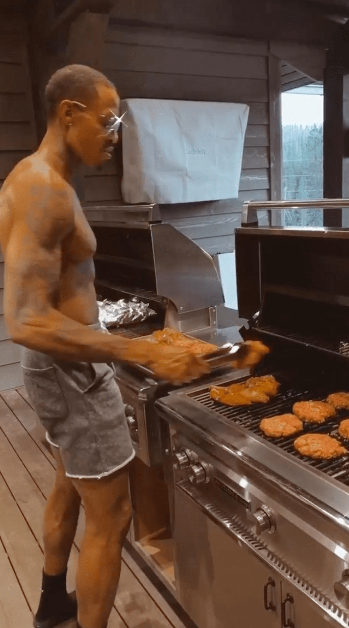 Jeffree Star Cooks With Rumored Boyfriend Andre Mahold Amid Ex Drama