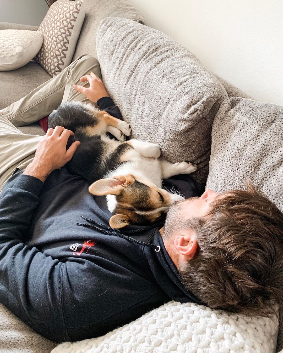 Becca Kufrin Seemingly Moves Amid Garrett Yrigoyen Split Rumors California Apartment With Garrett