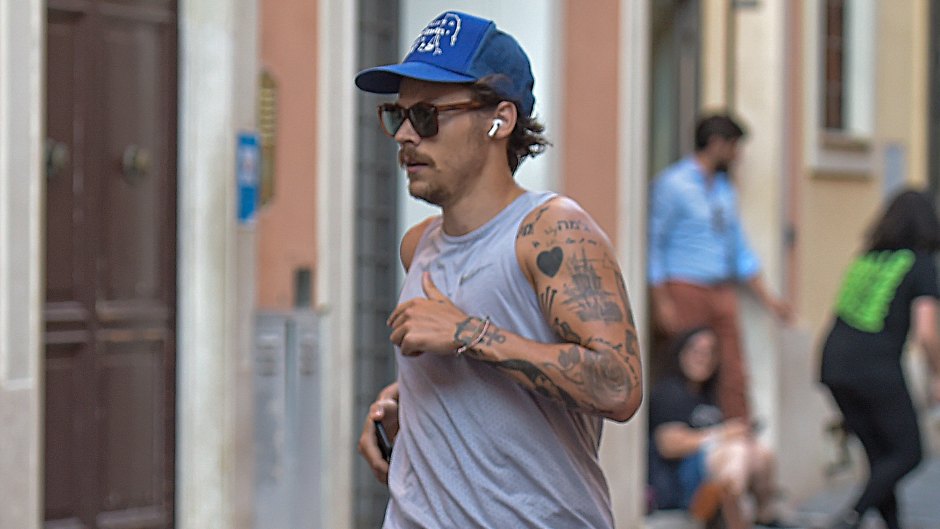 harry-styles-running-jogging-italy-rome-new-mustache