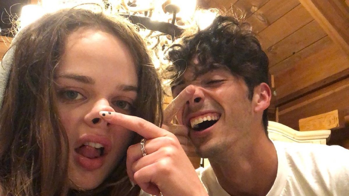 joey-king-taylor-zakhar-perez-weekend-trip