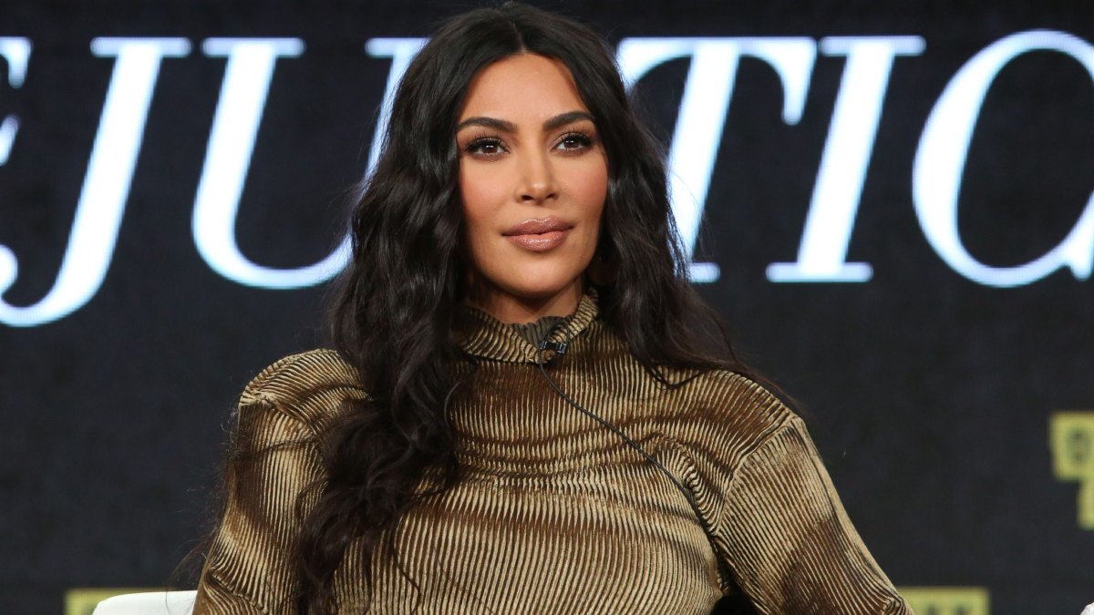 kim-kardashian-supports-kendall-in-expensive-burberry-bikini-leggings