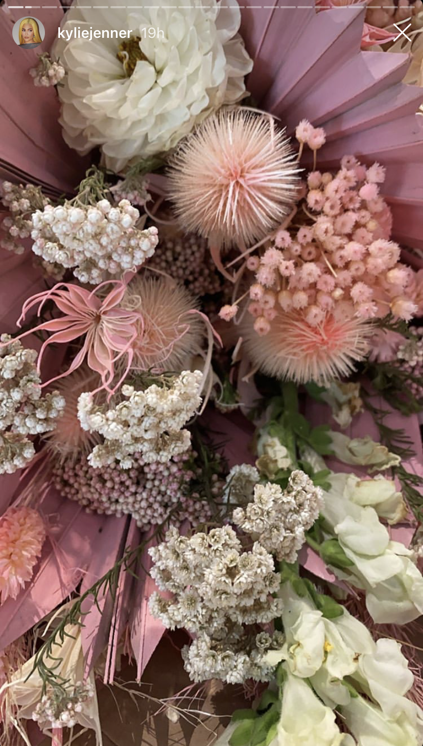 kylie-jenner-23rd-birthday-flowers