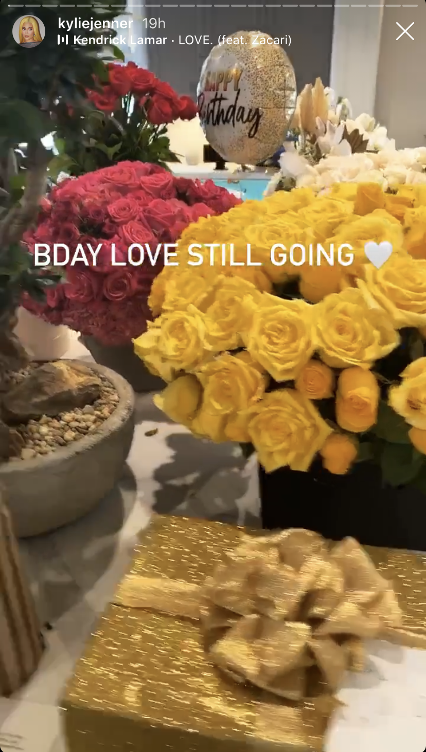 kylie-jenner-23rd-birthday-flowers
