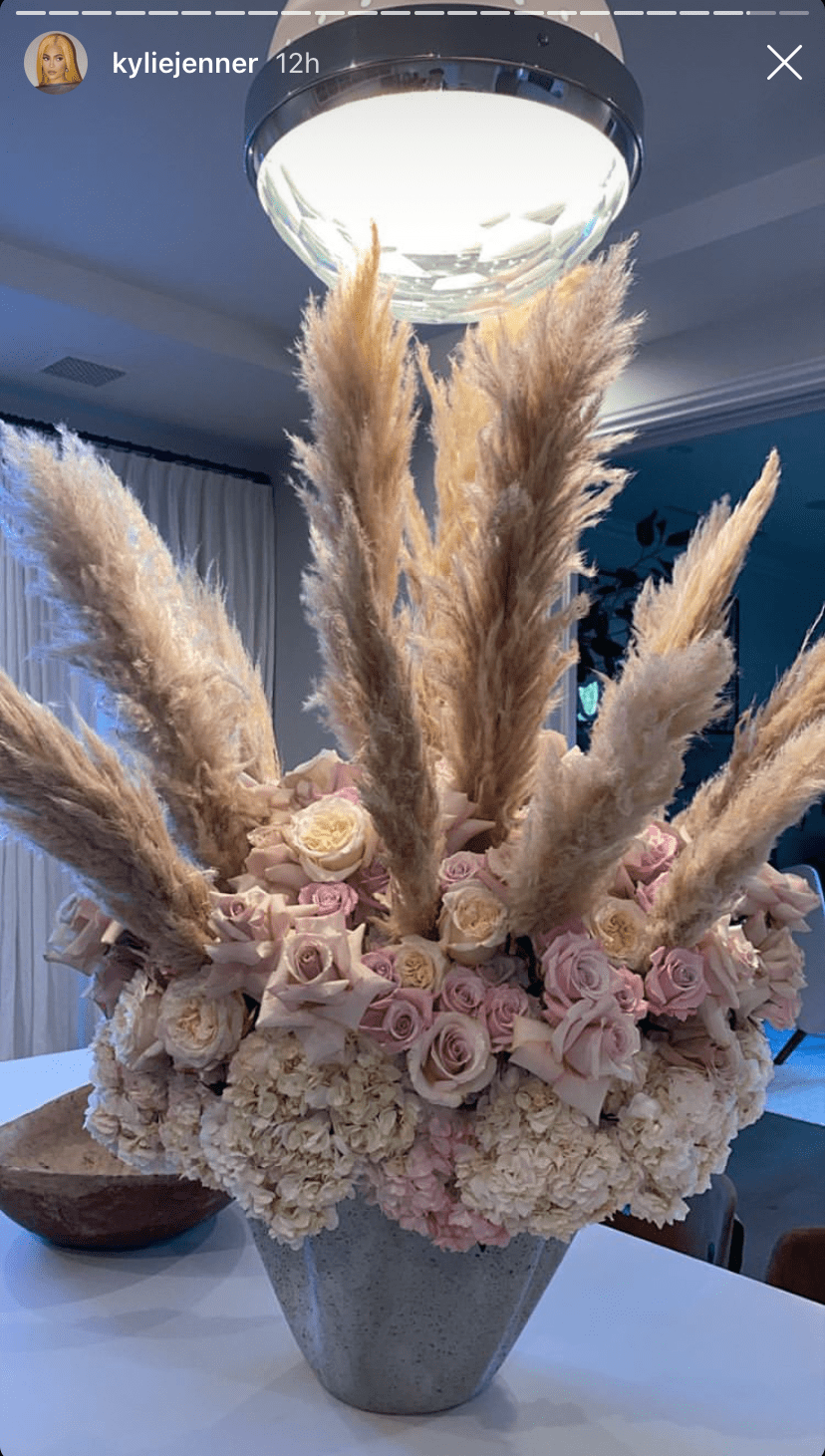 kylie-jenner-23rd-birthday-flowers