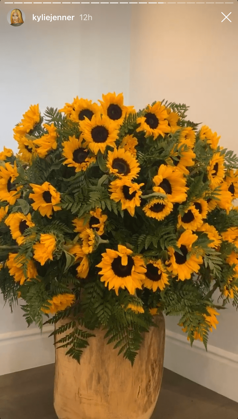 kylie-jenner-23rd-birthday-flowers