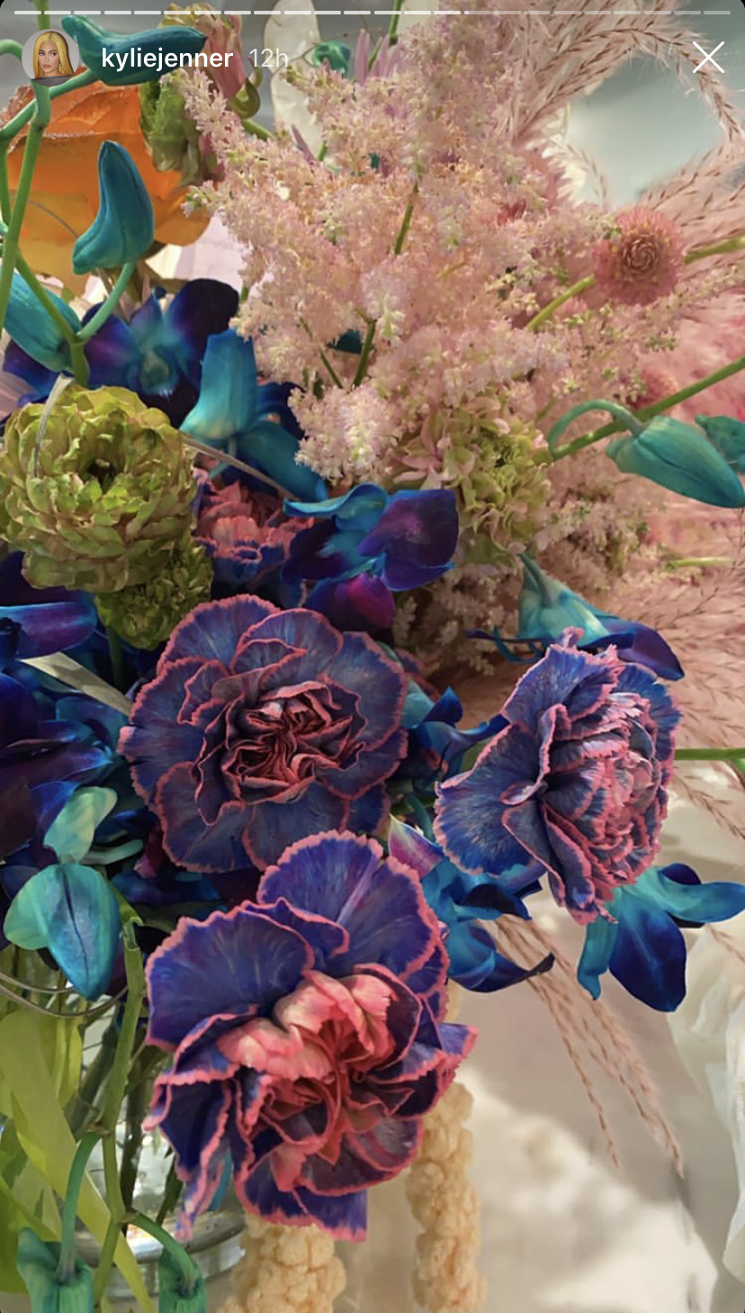 kylie-jenner-23rd-birthday-flowers