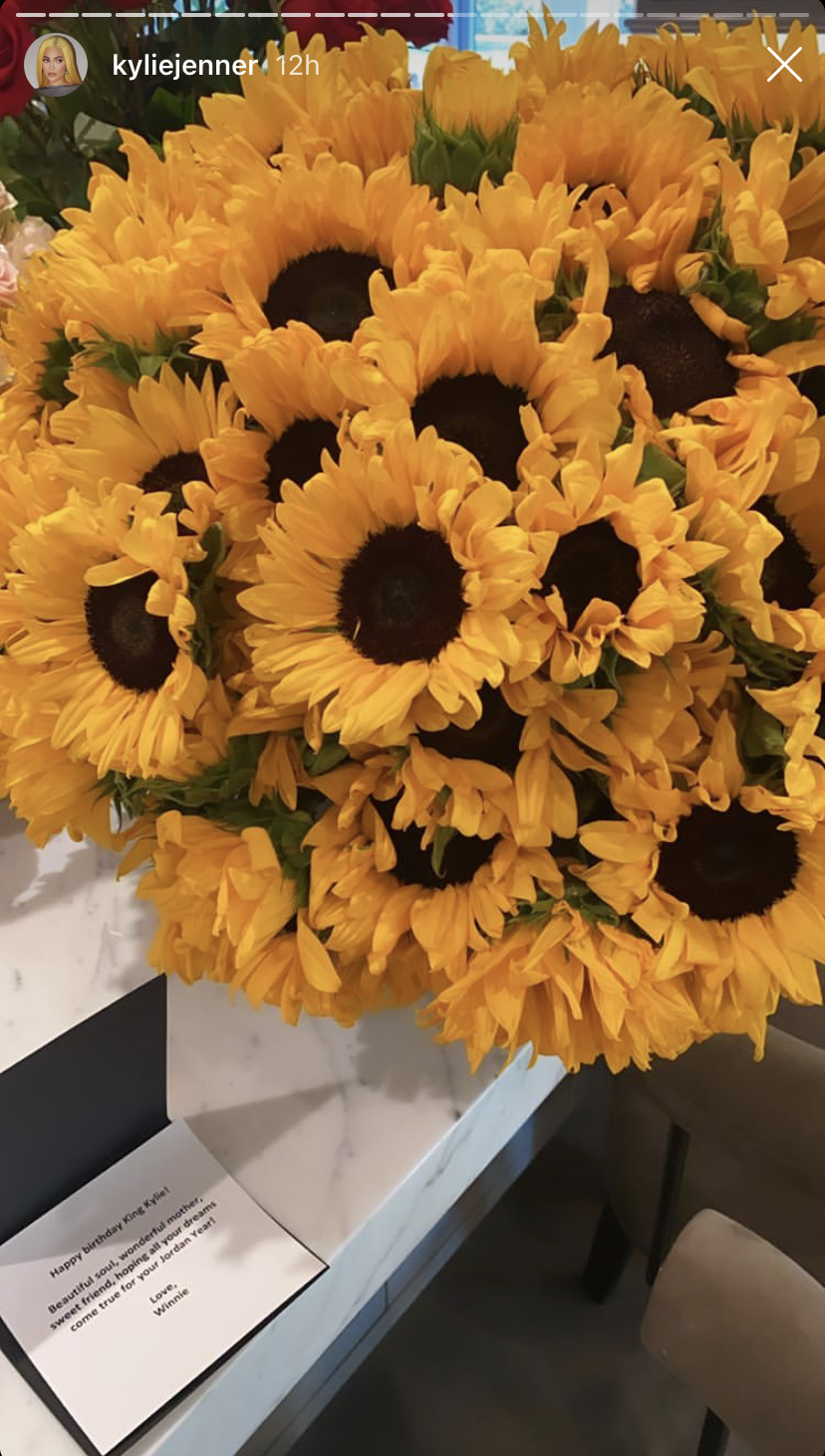 kylie-jenner-23rd-birthday-flowers