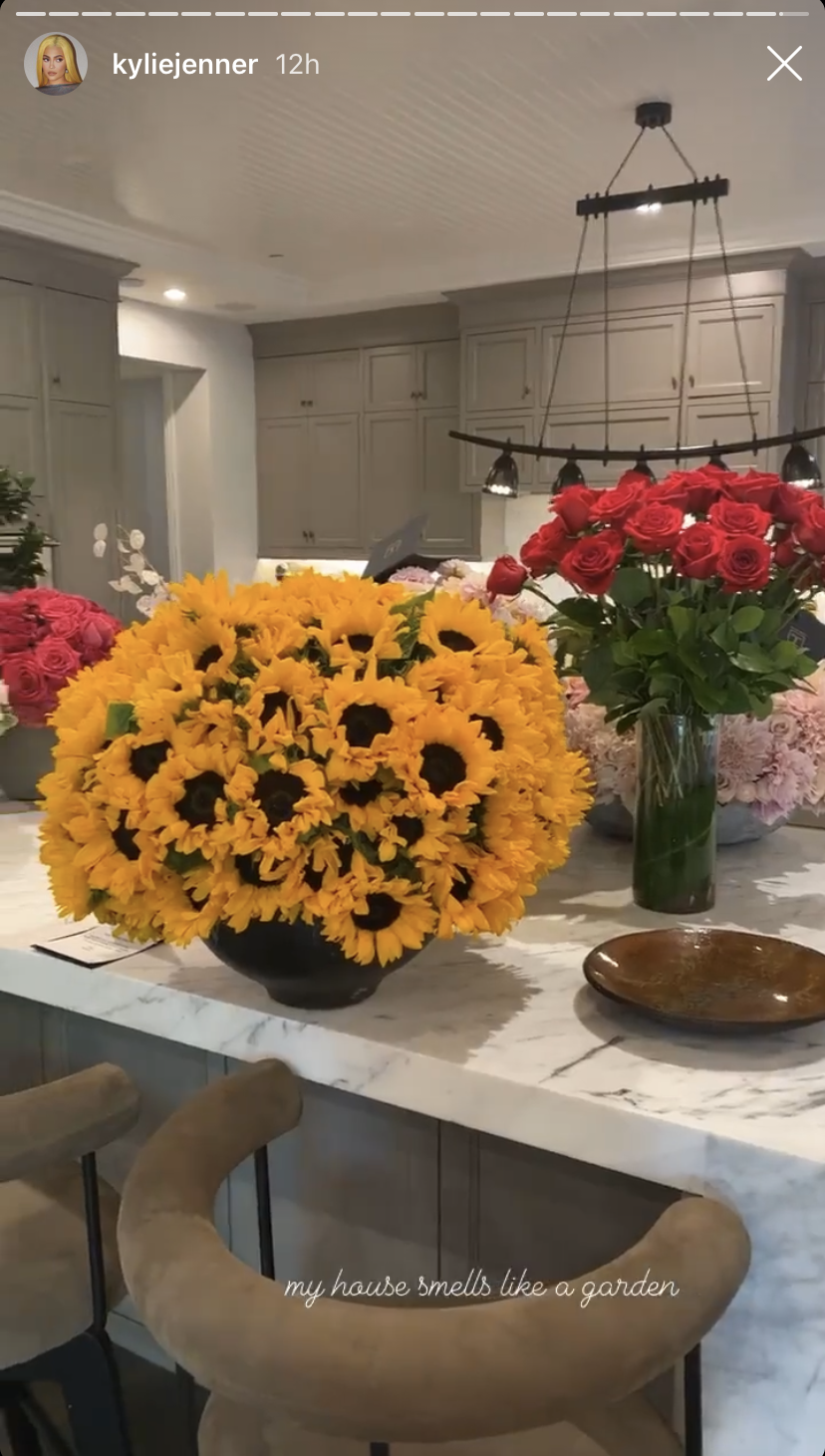 kylie-jenner-23rd-birthday-flowers