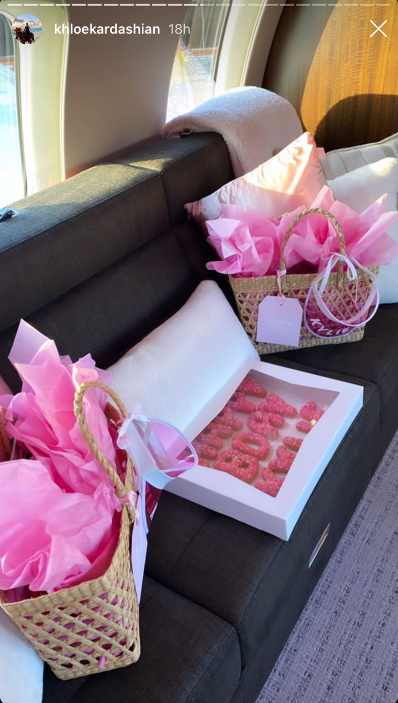 kylie-jenner-23rd-birthday-private-jet-air-kylie