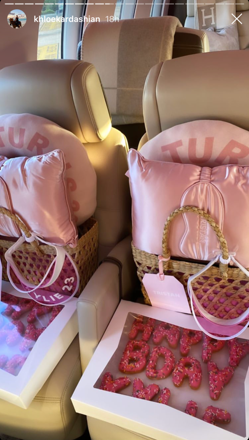 kylie-jenner-23rd-birthday-private-jet-air-kylie